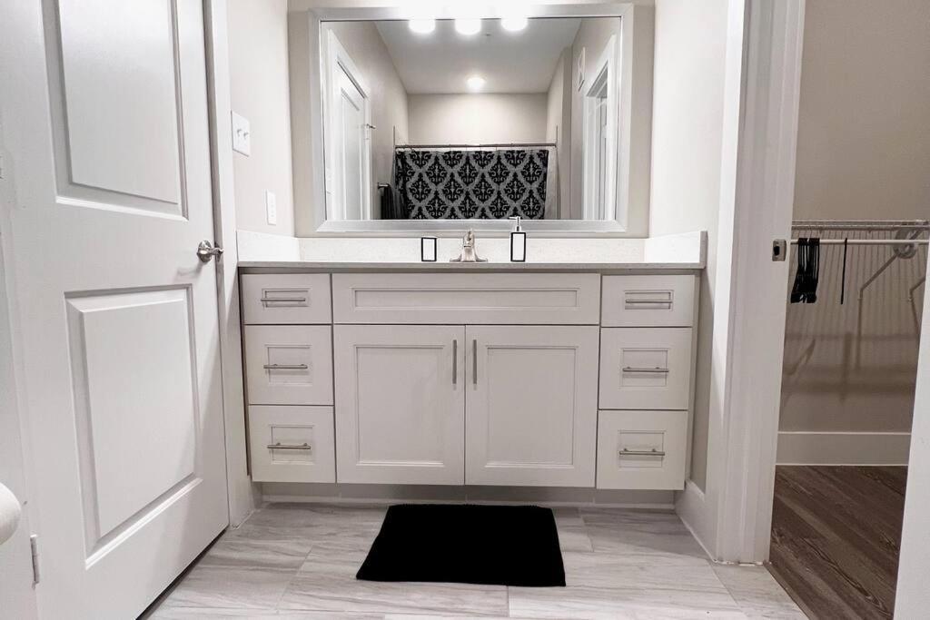 Welcome To Our Spacious 2-Bedroom 2-Bathroom Located In The City Of Houston, Texas! Exterior photo